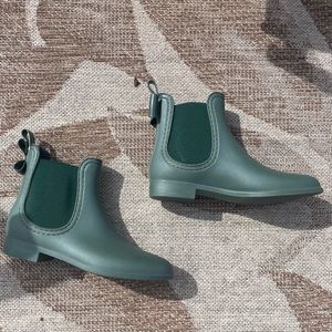 chelsea rainboot size 9 green